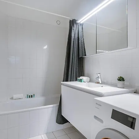 Huswell - Cosy In The Centre Of